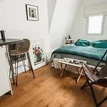 Hostnfly Apartments - Charming Studio In The Heart Of The Marais