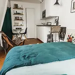 Hostnfly Apartments - Charming Studio In The Heart Of The Marais